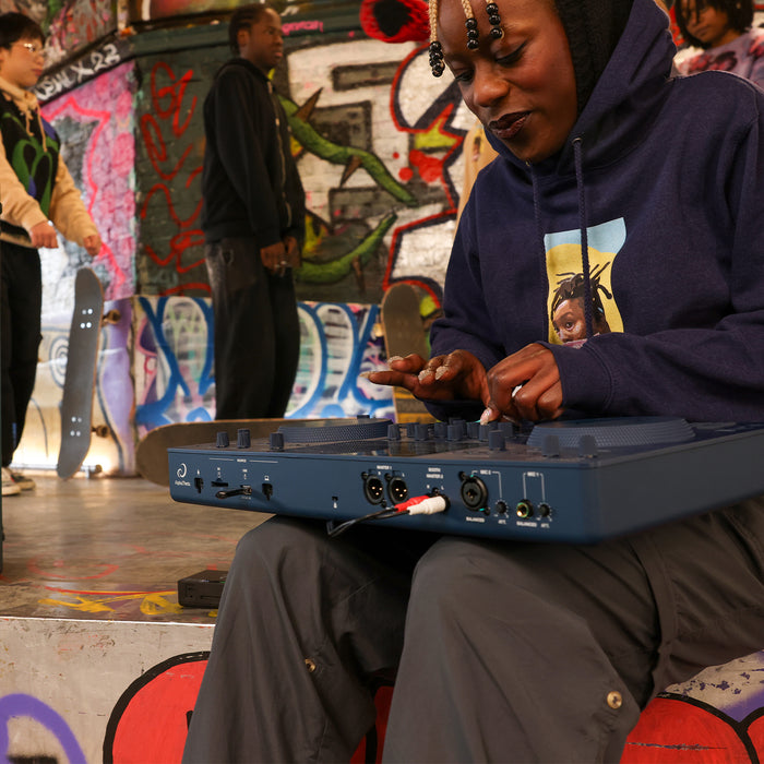AlphaTheta OMNIS-DUO Portable All-in-One DJ System (Indigo)
